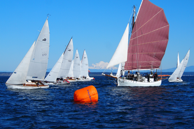 The T-Birds get a solid start at the Shipwrights'. Photo, one of many great ones, by Wendy Feltham.
