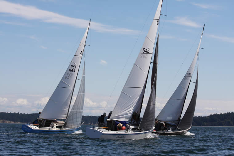 Tight racing to weather in the 2015 Thunderbird Regional Regatta. Photo by Steve Scharf.