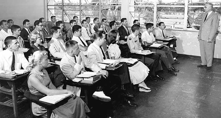 old-school-teaching-1ttqcz0-wr