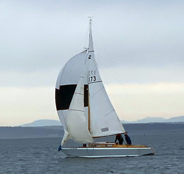 Scott tries to pass Thatuna.